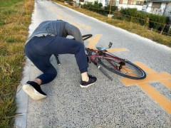 【衝撃】歩道で走っていた自転車が『転倒』してしまった結果・・・・