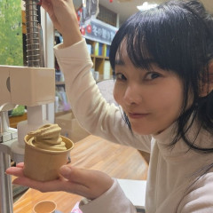 【画像】美人ﾃﾞｶﾊﾟｲ女性声優ゆかな（51歳）さん、最近の写真でもまだまだかわいい