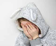 嫁に「元カノとのこと教えて」ってしつこく言われたから話したら泣かれた