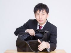 【警告】医師『認知症なりやすい人、カバンに”これ”入ってる』⇒！！！
