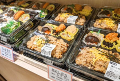 韓国人「昭和生まれの日本人が衝撃を受けるコンビニ弁当の変異がこちら」→「かつてのクオリティ‥（ﾌﾞﾙﾌﾞﾙ」