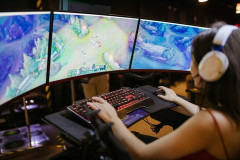 普通の人「eスポーツってたかがゲームじゃん笑」