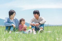 【悲報】ワイ156センチ、妻147センチの夫婦が子供産んで成人まで育てた結果⇒！！！