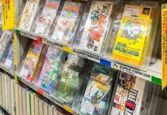 【悲報】ゲオ「新作ゲーム売るより、“ネオレトロ”ゲームのほうが利益出るわ😁」