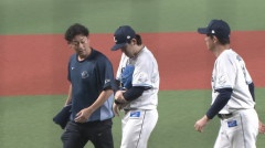 西武・隅田知一郎、左腕に打球直撃し無念の初回降板 グラブたたき悔しさあらわ