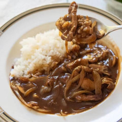 【悲報】ハヤシライス「美味いです。美味いです。めっちゃ美味いです」←カレーほど流行らない理由、ガチで謎