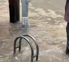 【閲覧注意】大雨で街が冠水した結果wwwwww