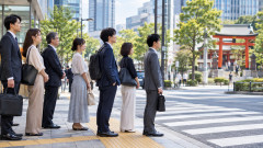 【謎】なぜ日本人は「無宗教」が多いのに、列に並び社会規範を守る意識が高いのか？