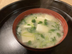自作の味噌汁を出したら「料理ができるって自慢しないで？」と言われた。