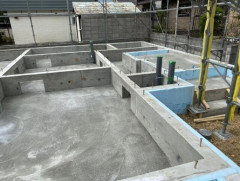家を建て始めたらどのくらいで現場確認に行くもの？