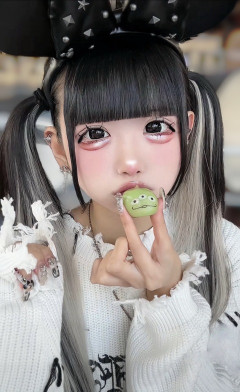 【画像】このレベルの地雷系女子と無人島に取り残されたらどうする？