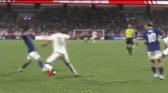 【GIF】久保君は足を踏まれたがこの程度だと取られない場合もある例がこちらｗｗｗｗｗ