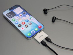 【画像】スマホからイヤホンジャックを無くした結果バカみたいな機器が販売されてしまう