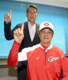 カープ新井監督続投の舞台裏。球団OB「今のチーム状況では誰も監督を引き受けたくない」