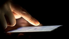 あなたのスマホは大丈夫！？スロッターがスパホ民に注意喚起「大学生グループが遊技中のユーザーのX特定して盗撮してた」