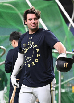 オリックス・シーモア、無事帰国