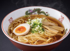 観光客「ラーメン、粉落とし、大盛りで」ワイと女「ﾌﾞｯwwwwwwww