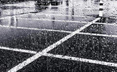 大雨のニュースを見て、夫が「防災用品買い足す」と凄まじく割高な保存食・水と、なぜかテントと寝袋まで買ってきて・・・