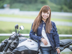 【炎上】女バイカー、牧草地で写真撮っただけでオジバイカー達から総攻撃www