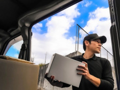 ワイの嫁、ノーブラで宅配の受け取りしていた⇒ｗｗ