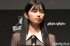 乃木坂46五百城茉央、ミニスカ×透けタイツの秋コーデに絶賛の声「抜群のセンス」「スタイルレベチ」
