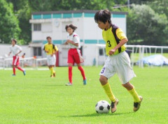 【悲報】サッカースクール監督による男児17人への性犯罪裁判、被害者の保護者が証言「男の陰部をなめたり…」