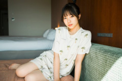 ＜日向坂46正源司陽子＞初デートでレジャー施設に　イチャイチャ！　「サンデー」表紙