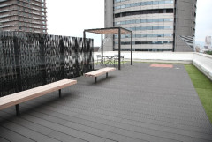 屋上から飛び降りようとしている女がいた。俺「はやまるな！」女「とめないで！」俺「ﾀﾋぬの一日延ばしても変わらないよな？」女「..え？」俺「俺の部屋を掃除して」,,