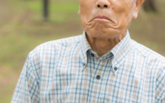 都市伝説　君は背の高い老人を見たことあるか？
