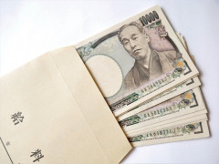 周りには年収200万円台の人が見当たらない…年収270万の私は、やっぱり少し恥ずかしい。