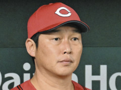 監督業を辞めれる井上一樹、辞めれない新井貴浩