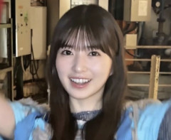 【朗報】小川彩さん、うっかりヘソチラwwwwwwwwwww