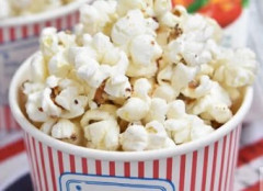 彡(ﾟ)(ﾟ)「映画見てたら隣の怪しいおっさんにポップコーン持ってかれてびびった」