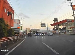 【動画】遭遇したくないな。自由な幼児が国道に飛び出してしまうドラレコ。