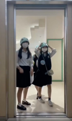 【衝撃映像】屁こき爺、JKのトラップに引っかかってしまうｗｗｗｗｗｗｗｗｗｗｗｗｗｗｗｗｗ