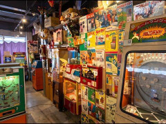 外国人「日本は静かで平和だね」Experience JAPANがユニークな自動販売機を紹介してる