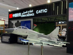 エル・アルアメン国際航空ショーで中国航空工業集団のJ-10CE戦闘機などの模型や実機が展示！