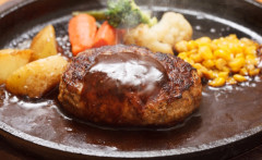 彼氏「なんかメシつくってよ」私「わかった！」サラダにスープにハンバーグ、ご飯を出した　→　彼氏「….別れる」私「！？」,,