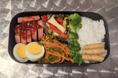 【悲報】職場に手作り弁当持ってきてる独身のおっさん（35）がおるんやが