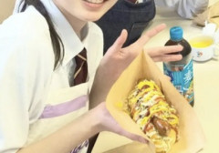 【画像】安心系JKが作ったこのホットドッグに出せる値段、書いてけwwwwww