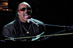 スティーヴィー・ワンダー、『Songs in the Key of Life』50周年の日に未発表4曲を公開