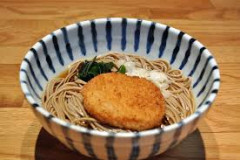 【謎】コロッケそばという謎の食べ物を頼む連中ｗｗｗｗｗ