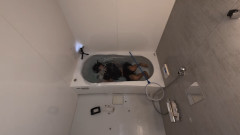 YouTuber「スズメバチ8匹、風呂で水中に入りながら戦えば勝てるんじゃね？やってみるわ」 → 衝撃の展開にｗｗｗｗｗｗ