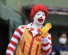 【悲報】マクドのキャラクター「ドナルド」が「ロナルド」になってしまい日本人全員困惑・・・