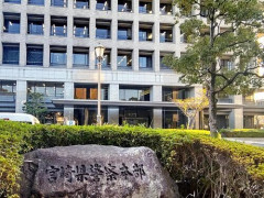 【悲報】宮崎キャンプ中の巨人選手達を執拗に撮影していたストーカー男性(26)を逮捕wwwwwwww