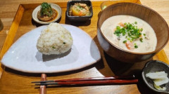 【画像】このおむすび定食(1800円)の欠点を答えなさい