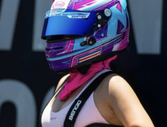 【画像】こういうヘルメットかぶるバストデカい女が好きな奴wwwwww