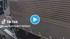 【動画】自転車がトラックの脇を無理やりすり抜けようとして自爆…ネット民からドライバーへ同情殺到「完全に災難」「巻き込まれたらたまらん」