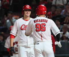 【朗報】中村奨成、4号2ラン含む3打点！お立ち台でまさかの謝罪