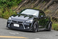 この車みたいに軽自動車にLEXUSのエンブレム着けてるやつたまにいるけど、アレかっこいいと思ってるの？